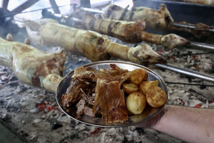 Porodica lopova: Prvo pojeli jagnjetinu i pobjegli iz restorana, pa ojadili pumpu i prodavnicu