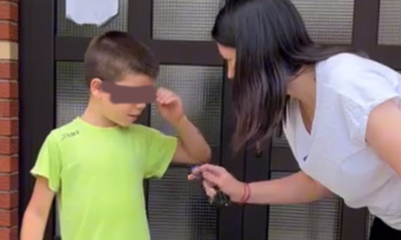 Sad i to znamo: Evo kako Jelena Trivić kupuje sinu igračku VIDEO