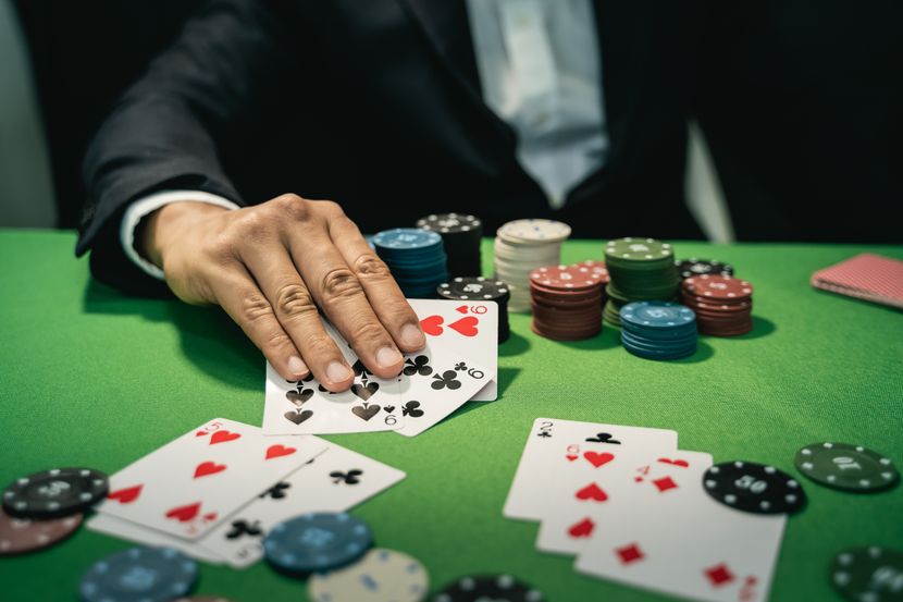 Kriminalci igrali poker u hotelu u Budvi: Policija za stolom zatekla 600.000 KM