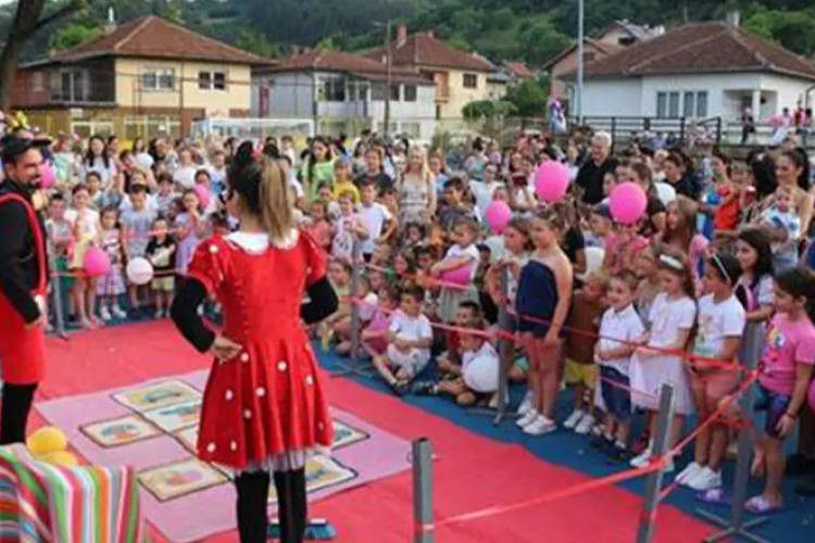 “Konferencija beba” u Rogatici: Najmlađa baka – četrdesetdvogodišnja Svjetlana Ćebić