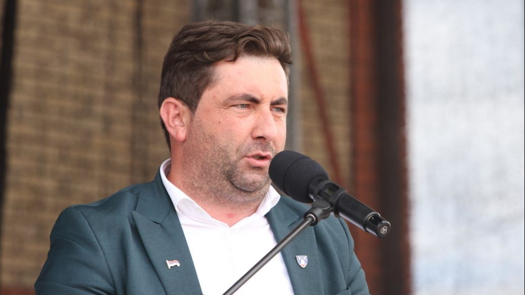 Gradonačelnik Bijeljine objavio “nagradnu igru”: “Prvo troje ljudi koji pogode vodim na večeru”