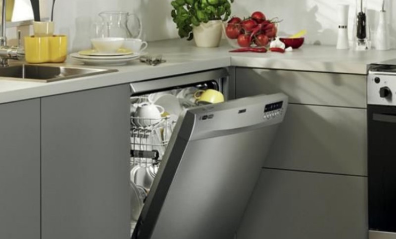 Sve perete u mašini za suđe? Evo kojem suđu tu nije mjesto