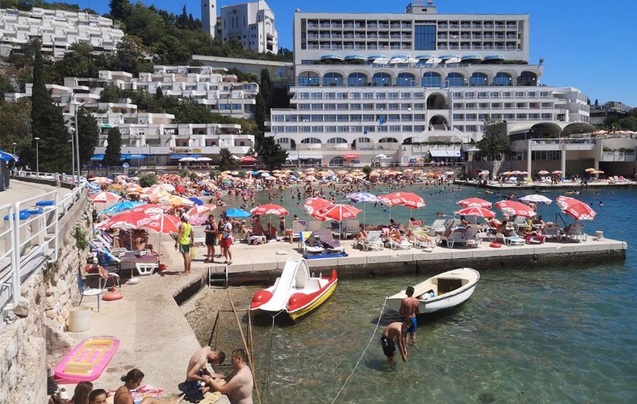 Turisti hrle u Neum: Smještajni kapaciteti uveliko popunjeni