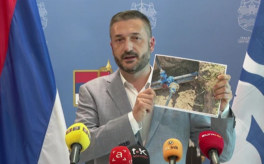 Šta se radi u Banjaluci? Velike cijevi presjekli i spojili ih na male FOTO/VIDEO