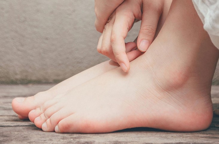 Spas za oticanje nogu po vrućini: Stavite ova dva sastojka u lavor i riješite problem