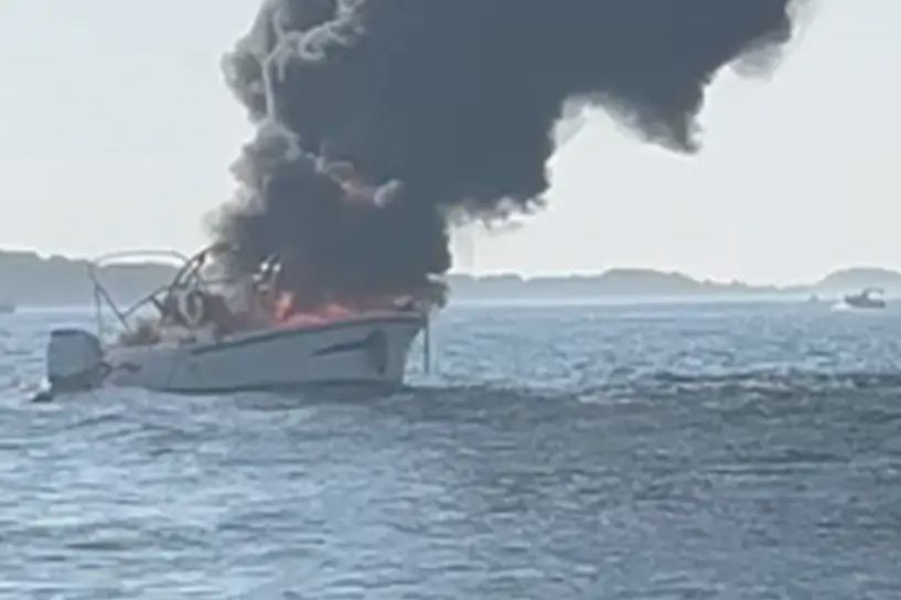 Požar na brodu kod Biograda na Moru, povrijeđene dvije osobe