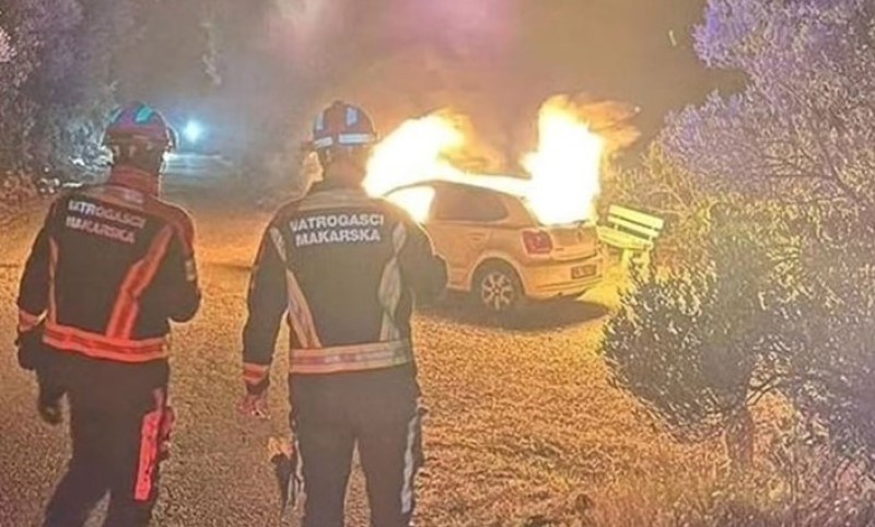 Ugrožene kuće, krenula evakuacija: Vatra s požarišta kod Tučepa širi se prema Podgori