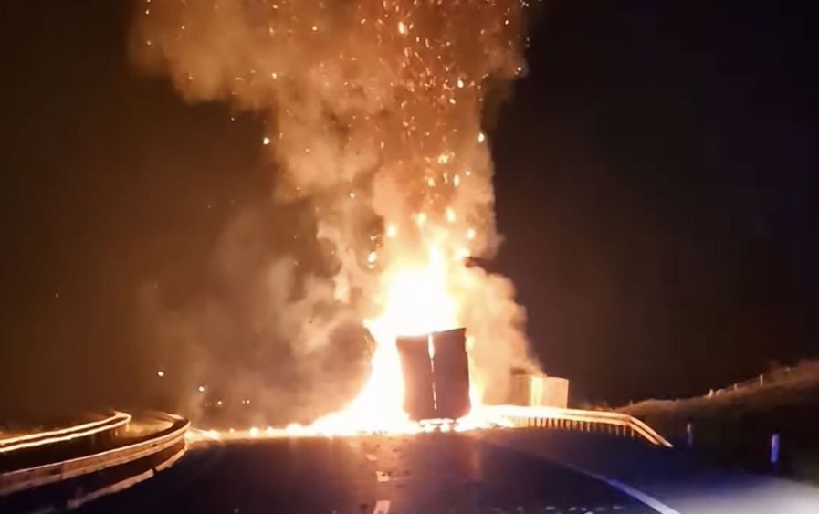 Obustavljen saobraćaj na auto-putu: Gorio kamion kod Prnjavora VIDEO