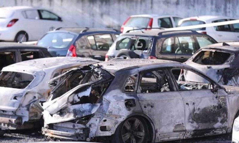 Buktinja na parkingu! Dva automobila noćas su potpuno izgorjela, još sedam oštećeno
