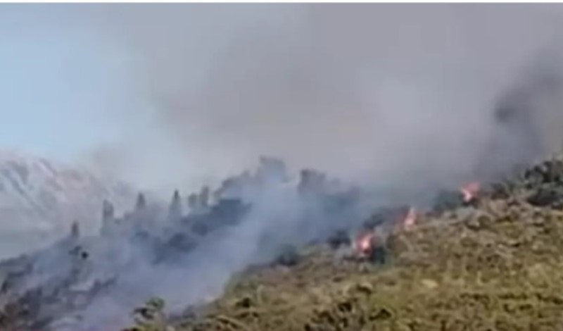 Jak vjetar zakomplikovao situaciju: Ponovo se rasplamsao požar u Sutomoru