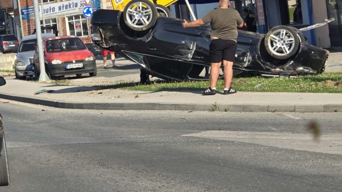 Snimak nesreće u Prnjavoru: “Audi” završio na krovu VIDEO