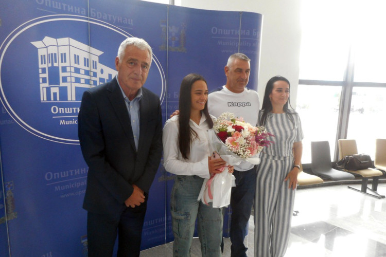 Priznanje za izvrsne rezultate: Dodijeljen stan olimpijki Sari Ćirković