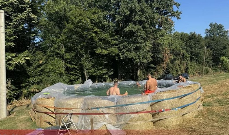 Semberce ova ideja koštala 500 KM: Bazenom od bala slame protiv vrućina
