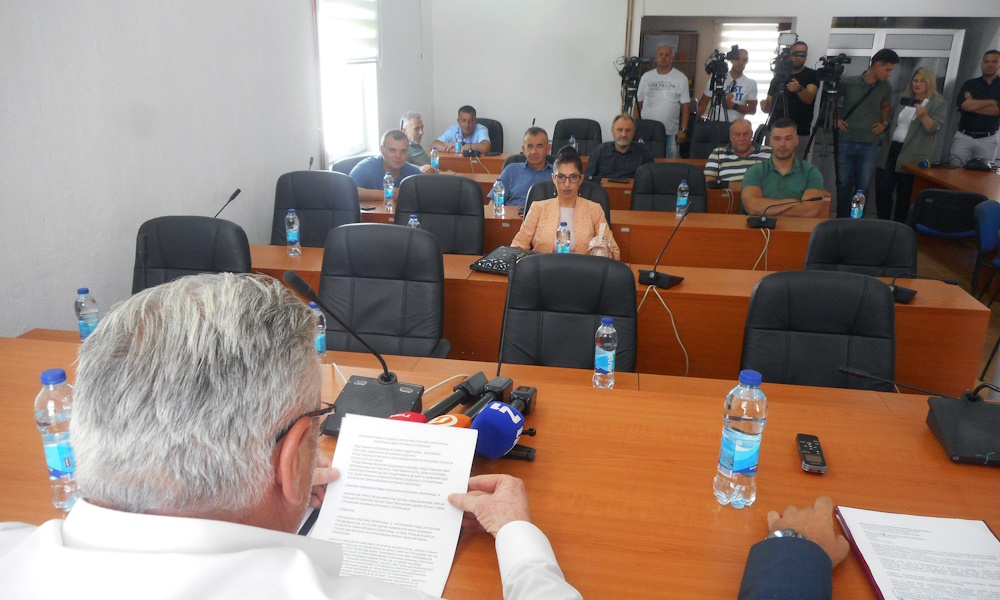 Bošnjački odbornici bojkotovali: Održana komemorativna sjednica u Srebrenici