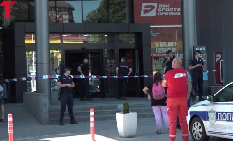 Nakon drame policija obezbjeđuje tržni centar, očevici užasnuti: Obrušilo se na tri metra od mene