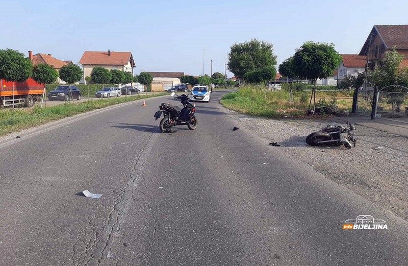 Udes kod Bijeljine: Sudarili se motocikl i moped, vozači prevezeni u bolnicu