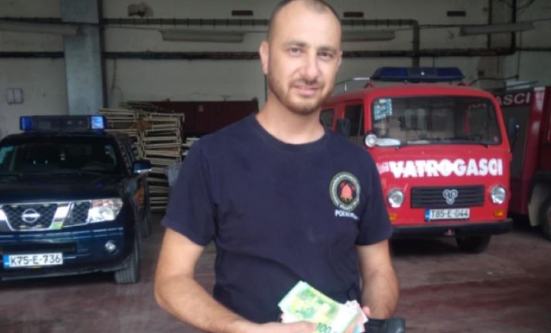 Humanost nije izgubljena! Vatrogasac iz Rogatice našao novčanik, nije se dvoumio šta da uradi