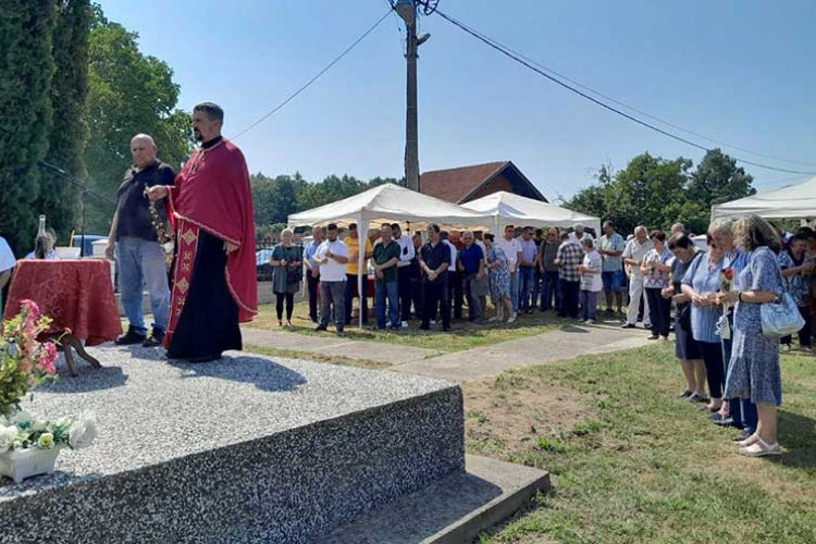 Položeni vijenci: Služen pomen za 24 poginula borca Vojske Srpske iz Vinske