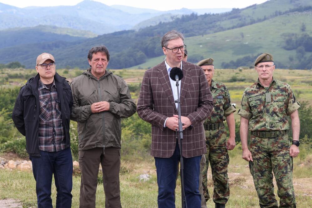 Vučić na vojnoj vježbi: Prvi put dejstvovali domaći dronovi Komarac 2, u septembru biće prvih 1.000