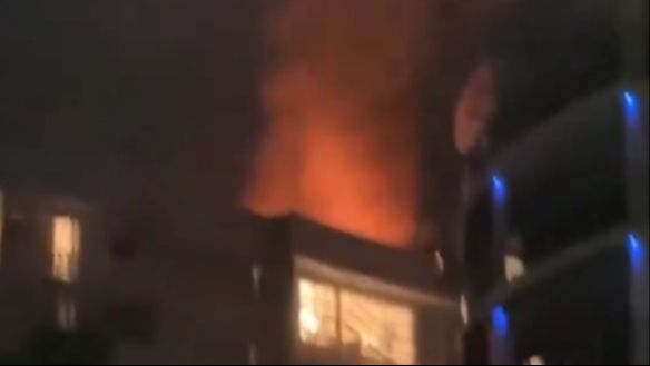 Helikopter pao na krov hotela: Stradao pilot, stotine turista evakuisano VIDEO