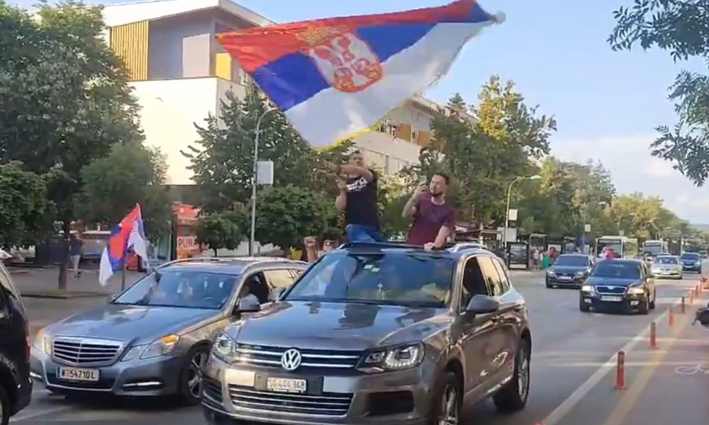 Trobojke se vijore ulicama Banjaluke: Slavi se zlato Novaka Đokovića VIDEO