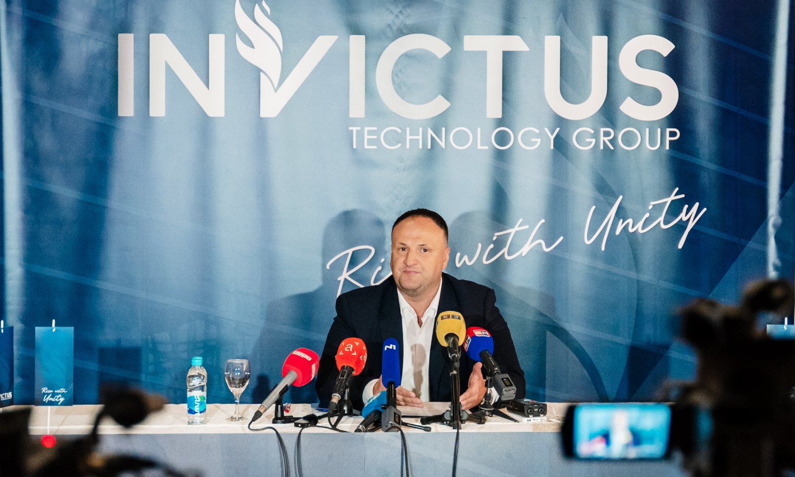 Invictus počeo sa radom! Vujić: Zaposleni potpisali ugovore, počinjemo od nule