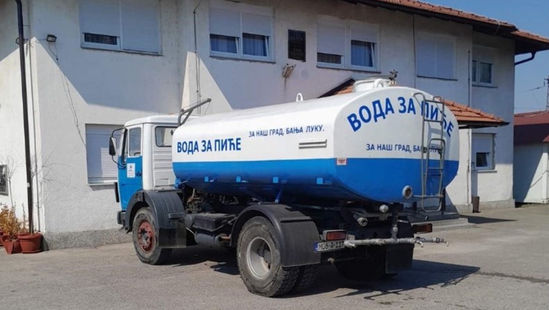 Mještani ostali bez vode: Cisterna stigla u Piskavicu