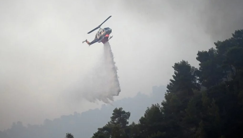 Vatrena stihija hara i u komšiluku: U Šibeniku požar gase dva kanadera i preko 40 vatrogasaca