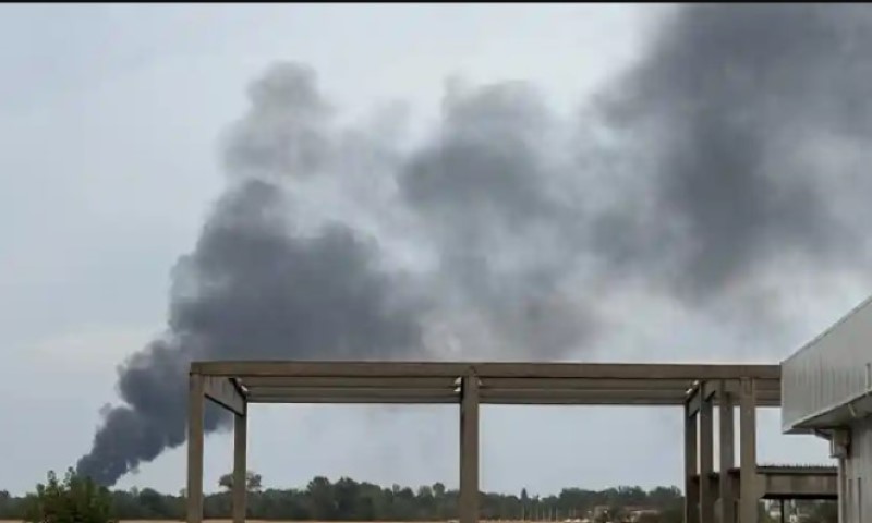 Vatrogasci odmah izašli na teren: Gust dim se digao iznad Bijeljine FOTO