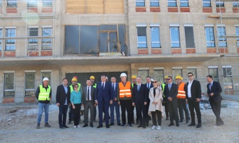 Dodik u Trebinju: Očekuje se završetak nove bolnice sa vrhunskom opremom