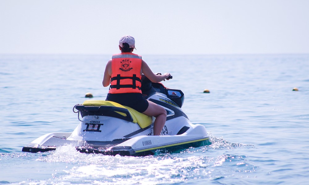 Tragedija na izletu: Majka poginula na džet skiju, kćerke se zakucale u nju