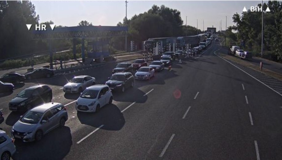 Kolone vozila od ranog jutra: Velike gužve na graničnom prelazu Gradiška