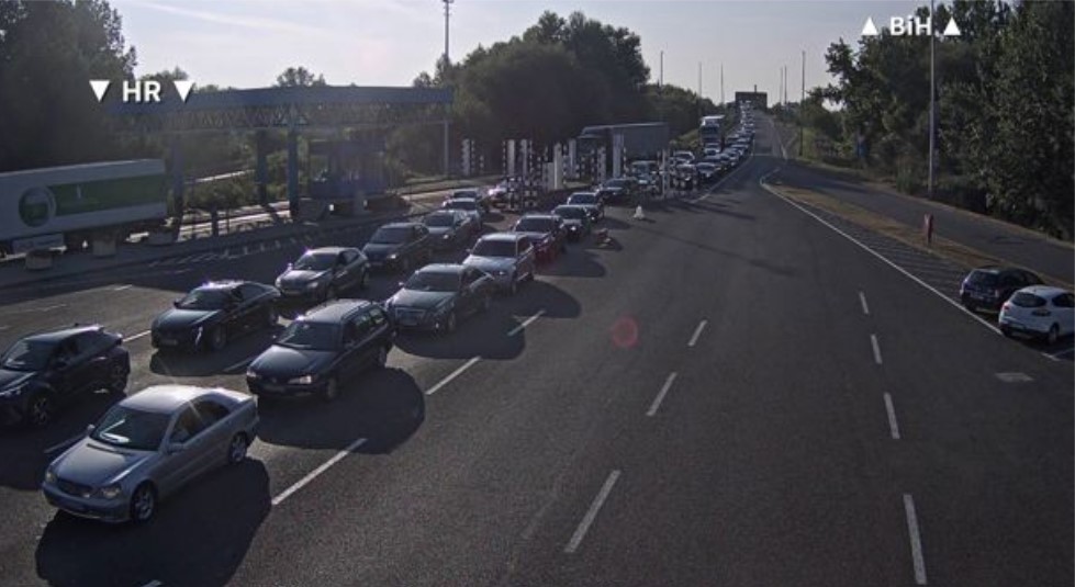 Gužve u oba smjera: Duga zadržavanja u Doljanima i Gradišci