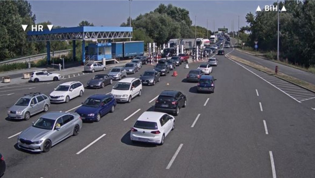 Ko “preživi” Gradišku, pričaće: Ogromne gužve, pogledajte kolonu vozila VIDEO