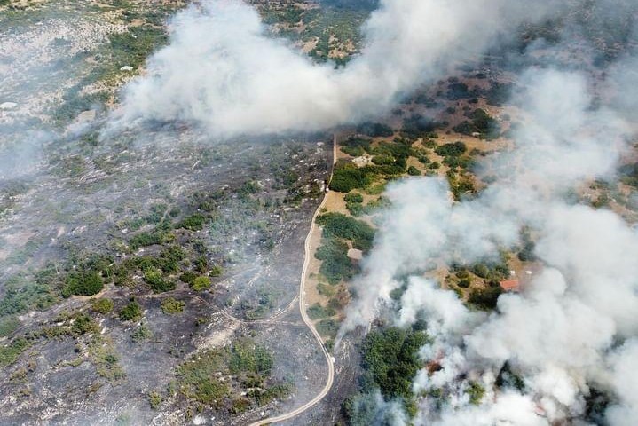 Vatrogascima pomažu i mještani: Aktivirali se požari na području Hercegovine FOTO
