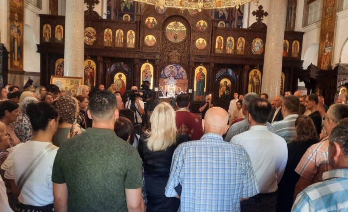 U Banjaluci odata počast žrtvama: Služen parastos za stradale u “Oluji