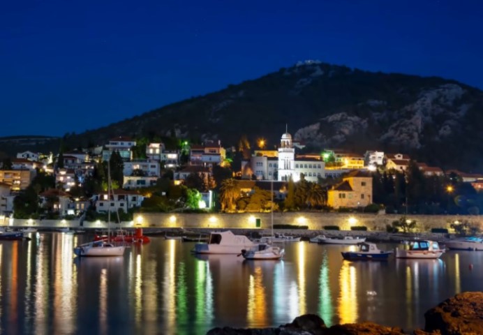 Kapa dole: Mladići iz Srbije i Crne Gore pomogli povrijeđenoj ženi na Hvaru FOTO