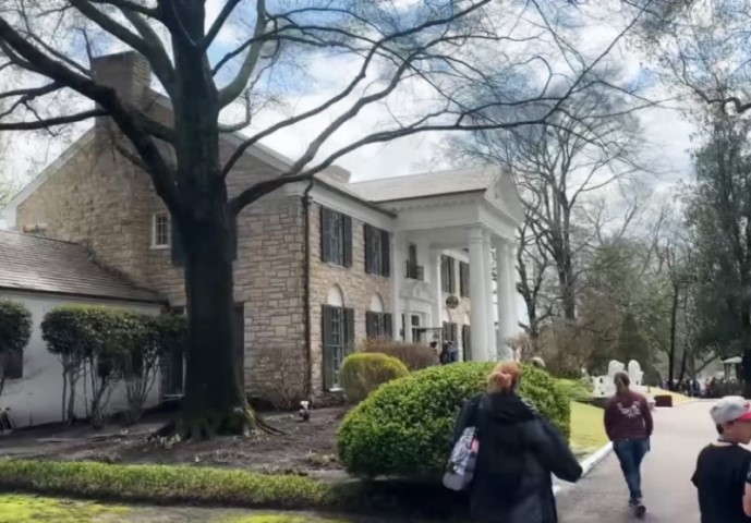 Policija otkrila prevaru: Žena iz Misurija htjela na nelegalan način da proda kuću Elvisa Prislija VIDEO