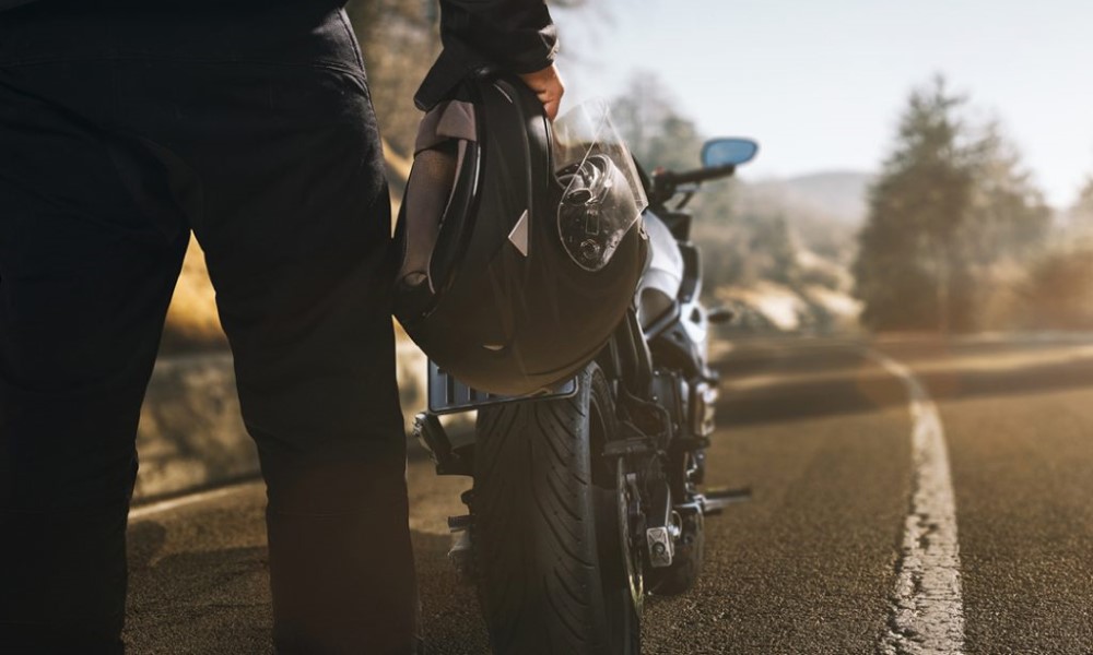 Teška nesreća na autoputu: Motociklista sletio i izgubio život