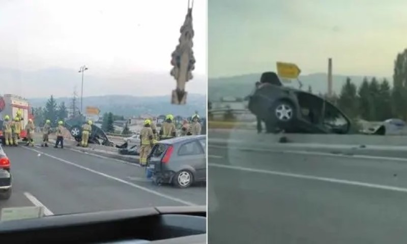 Automobil visi u vazduhu: Tešna nesreća na nadvožnjaku