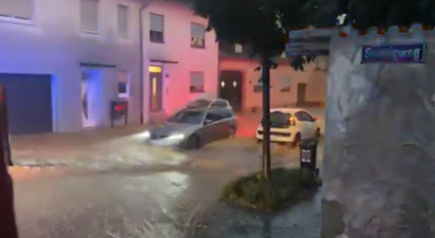 Poplavljenje ulice i oborena stabla: Strašna oluja pogodila Njemačku VIDEO