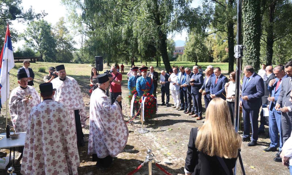 Služen parastos: Kod Sanskog Mosta obilježeno 83 godine od stradanja 5.500 Srba FOTO