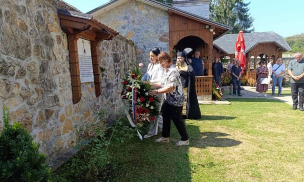 Svečanosti se nastavljaju: Položeno cvijeće na spomen-ploču ocu Gerasimu u manastiru Gomionica