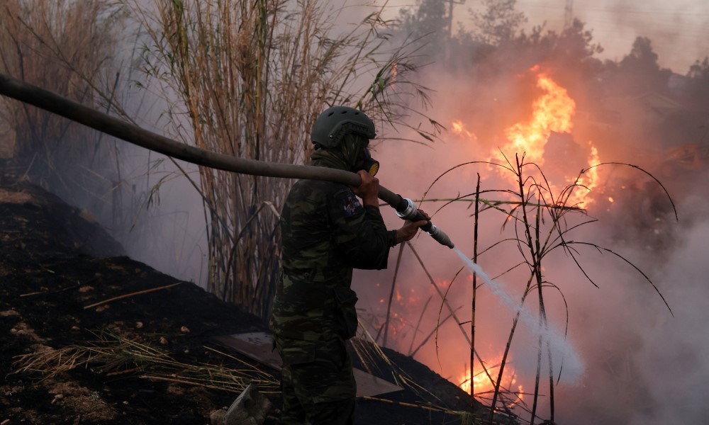 Jedna osoba poginula: Stravični požari u Grčkoj, evropske zemlje šalju pomoć VIDEO