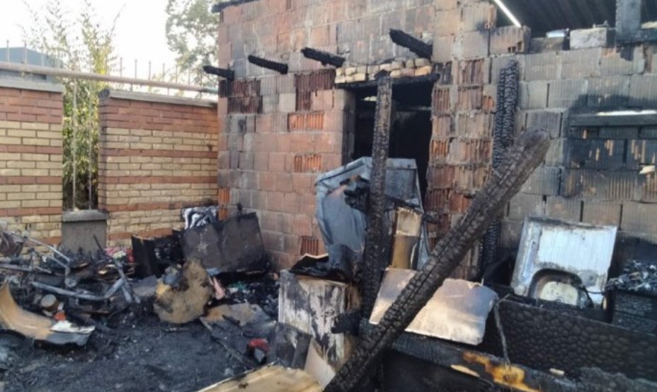 U požaru stradala cijela porodica: Sumnja da je vatra izbila zbog električnih instalacija FOTO