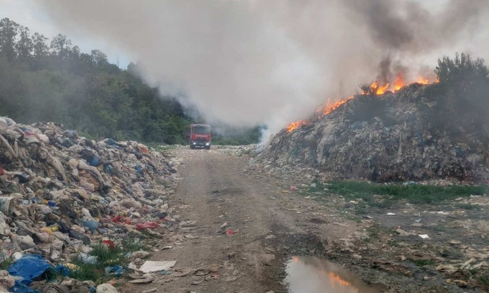 Još uvijek gori na deponiji: Građani Kotor Varoša se guše već pet dana