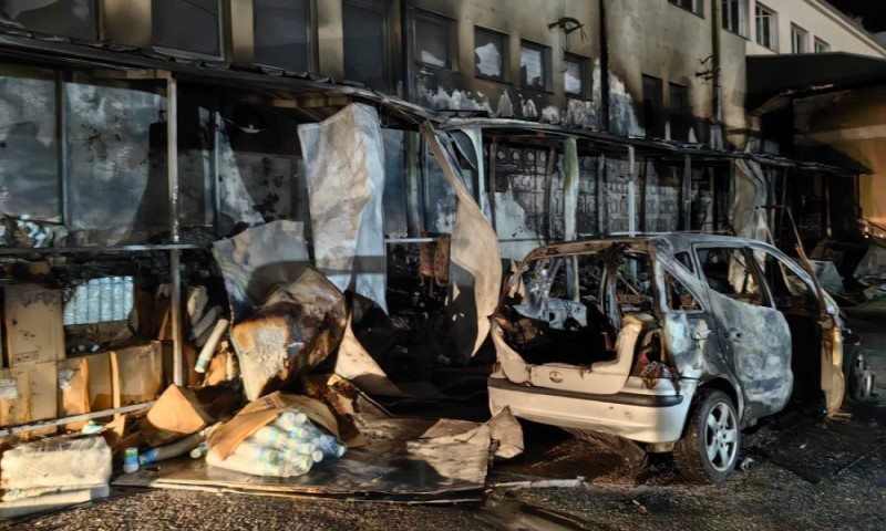 Požar izazvao zapaljeni automobil: Izgorio pomoćni objekat mljekare