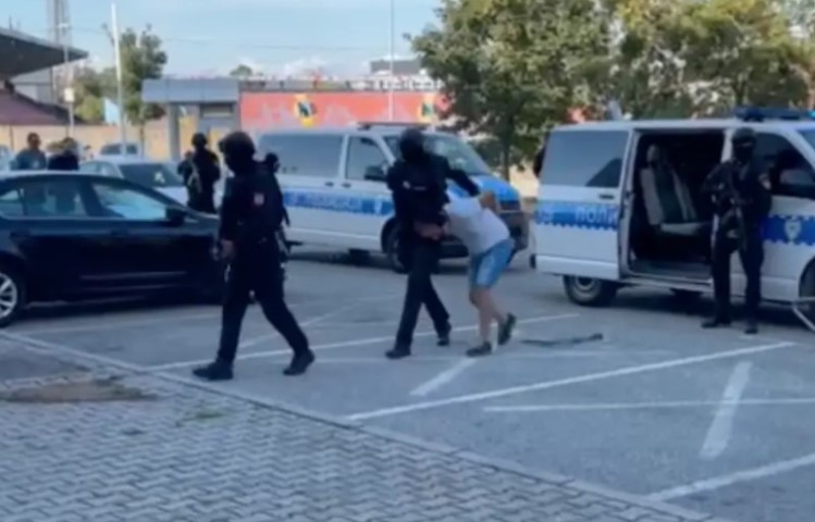 Priveden u tužilaštvo: Petar Dukić uhapšen zbog napada na policijskog inspektora FOTO/VIDEO