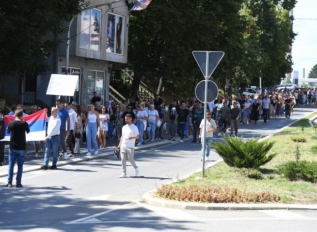 Cilj je mir: Završen protest Srba u sjevernom dijelu Kosovske Mitrovice VIDEO