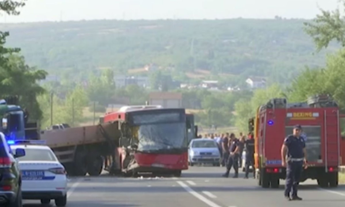 Detalji udesa kamiona i autobusa: Jedna osoba poginula, a preko 20 povrijeđenih VIDEO